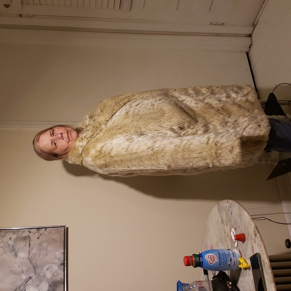 Imitation fur coat - Picture 3 of 3